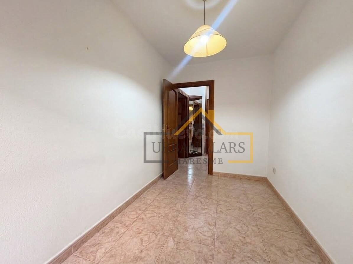 Amplio piso de 4 habitaciones con 2 balcones y ascensor en M - foto 5