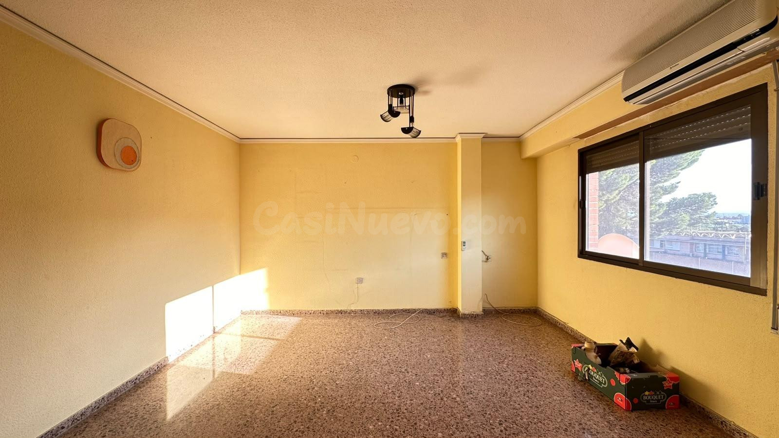 PISO EN VENTA EN CARLET – AMPLITUD, COMODIDAD Y EXCELENTE UB - foto 5