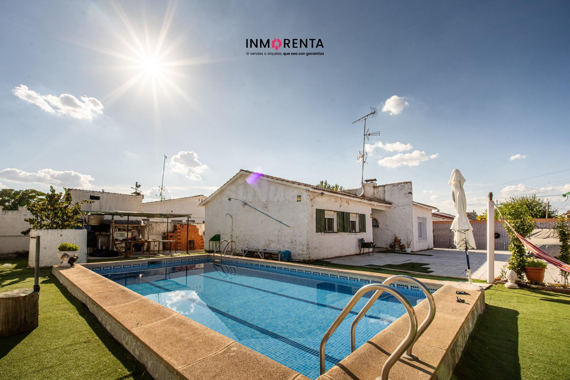 InmoRenta presenta esta espectacular vivienda adosada de una sola planta
