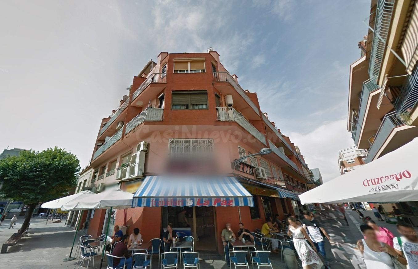 Se vende piso ALQUILADO en Calle Massenet de Santa Coloma de Gramenet (Barcelona).