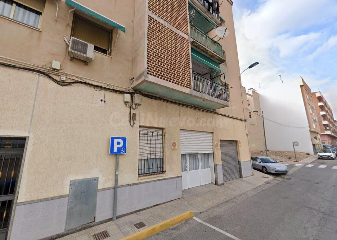 Se vende piso ALQUILADO en Calle Maestro Parra 44 de Novelda (Alicante).