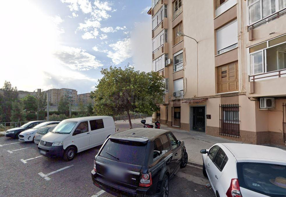 Se vende piso ALQUILADO en Plaza de la Cruz 1 de Alicante (Alicante).