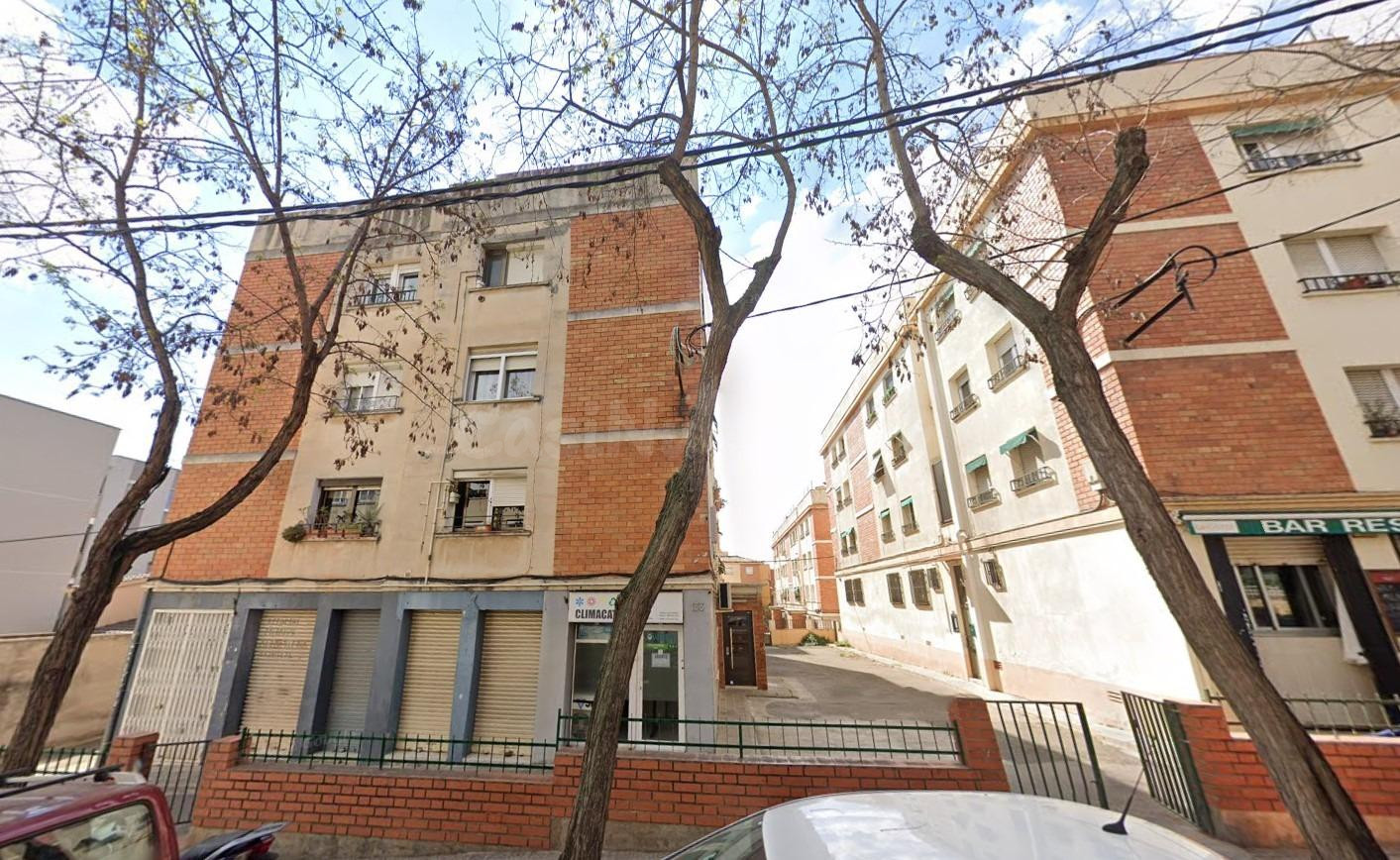 Se vende piso ALQUILADO en Calle Hedilla de Barcelona (Barcelona).