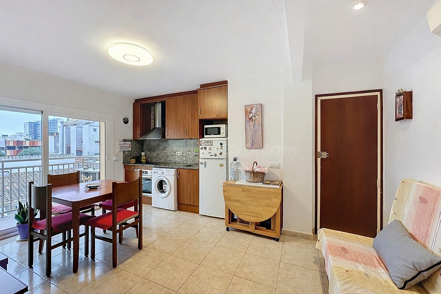 Apartamento con terraza en el centro de Platja d’Aro a 200 m - foto 2