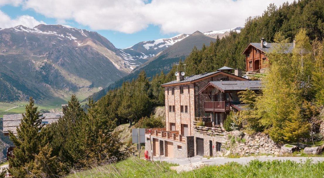 MAGNÍFICA CASA ADOSADA EN CANILLO, ANDORRA