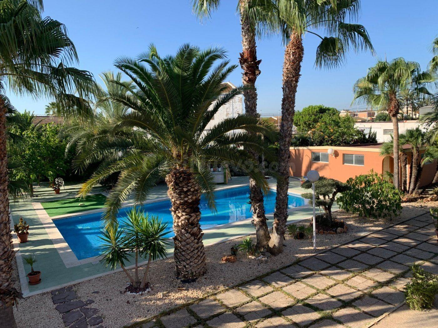 Chalet urbano con piscina en Elche, zona Matola. - foto 2