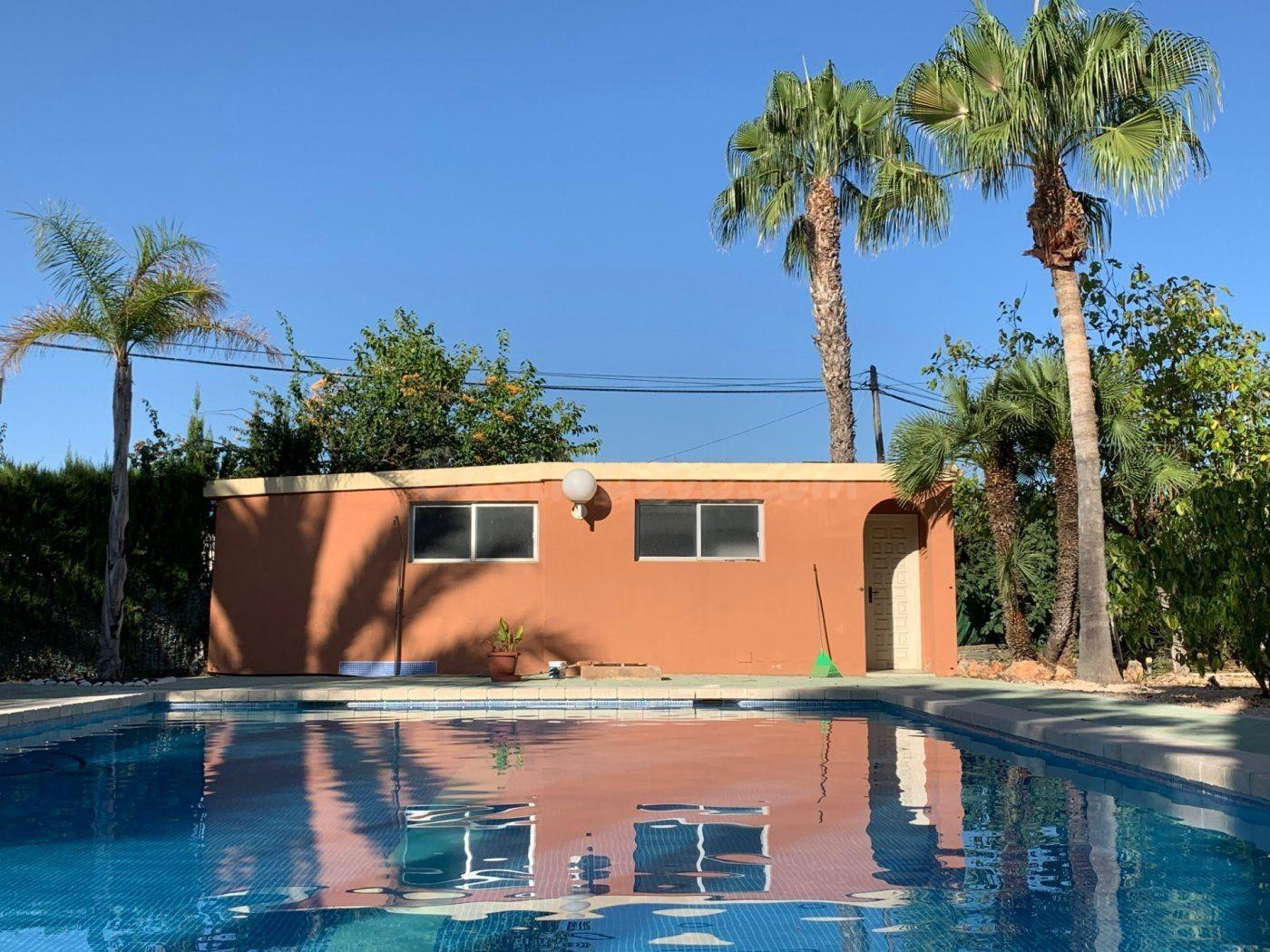 Chalet urbano con piscina en Elche, zona Matola. - foto 3