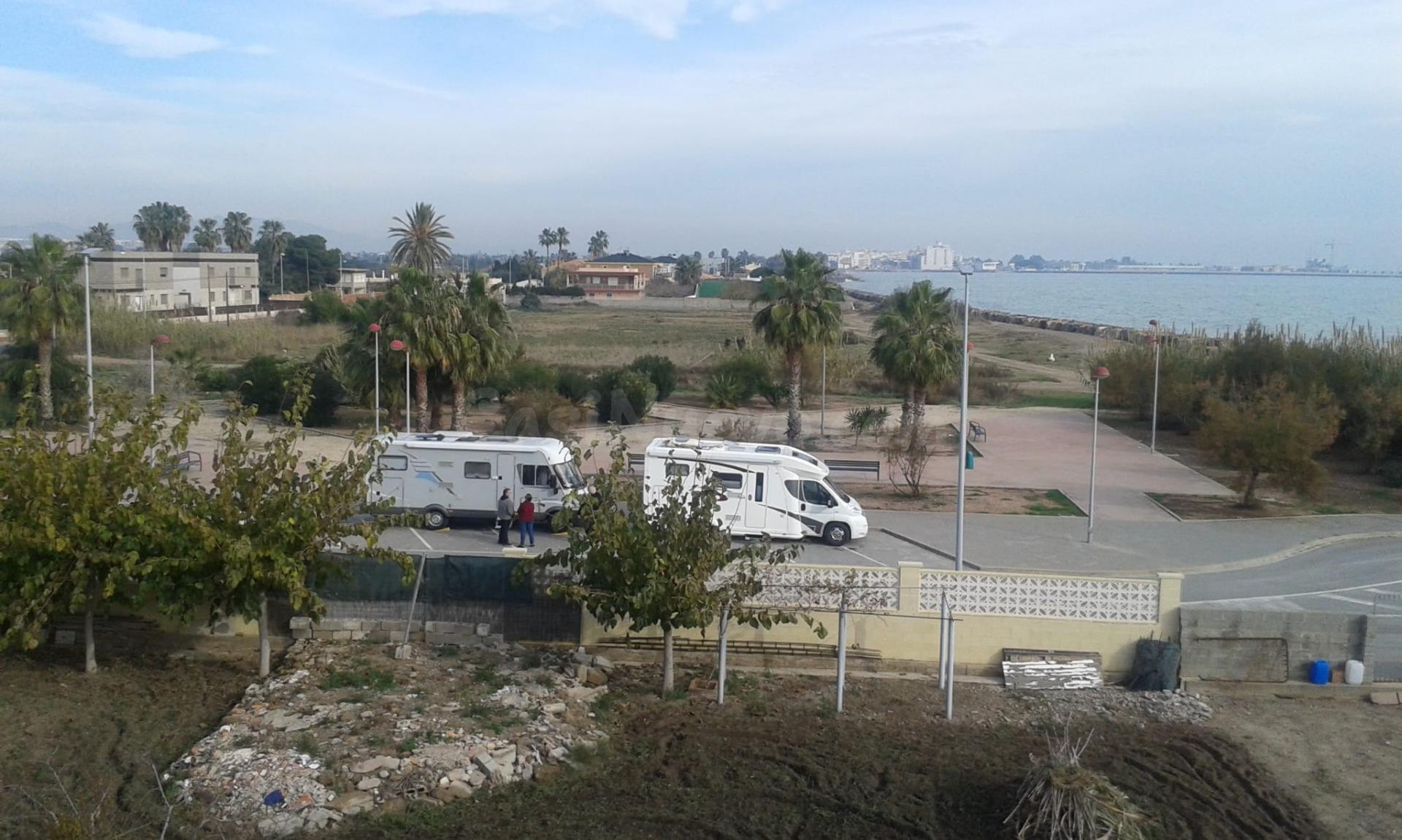 VENTA EN EXCLUSIVA PARCELA URBANA EN PRIMERA LINEA DE PLAYA - foto 3