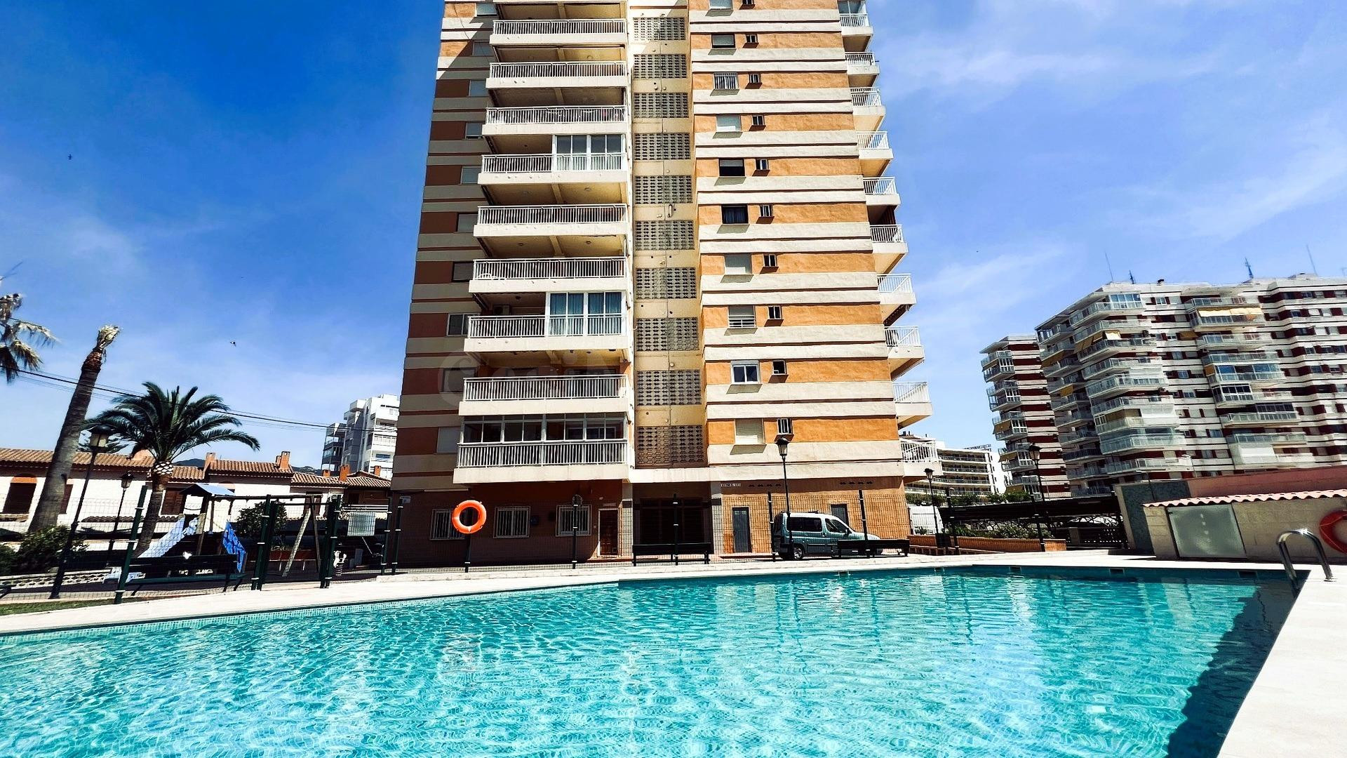 Apartamento en Estoril III, Benicàssim, con garaje y acceso directo a la playa de Heliópolis