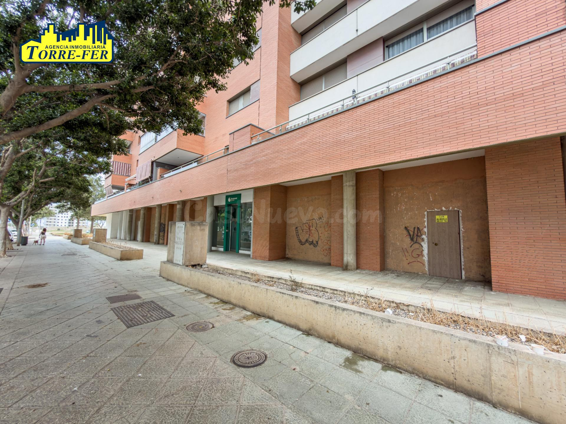 LOCAL JUNTO JUNTO CAMPO DE LOS JUEGOS DEL MEDITERRANEO - foto 2