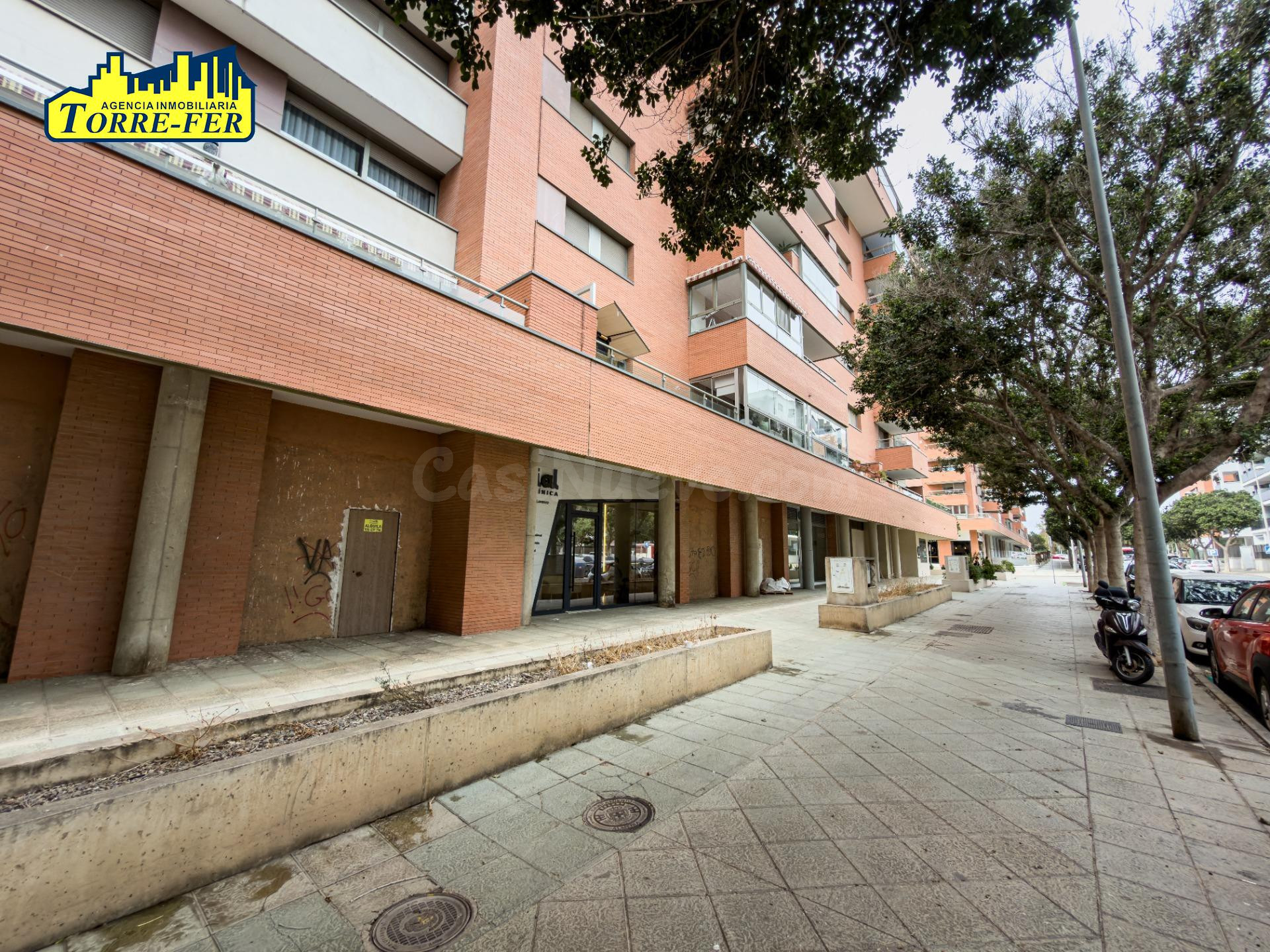 LOCAL JUNTO JUNTO CAMPO DE LOS JUEGOS DEL MEDITERRANEO - foto 3