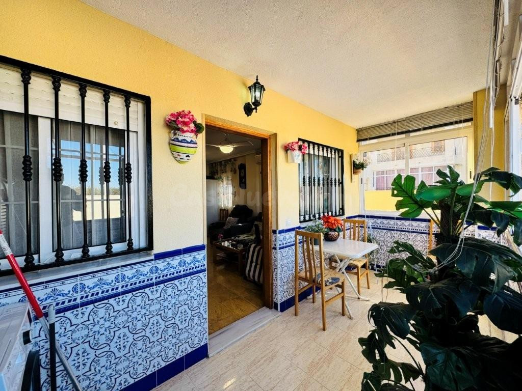 Acogedor Bajo en La Mata con Terraza y Piscina Privada - foto 2