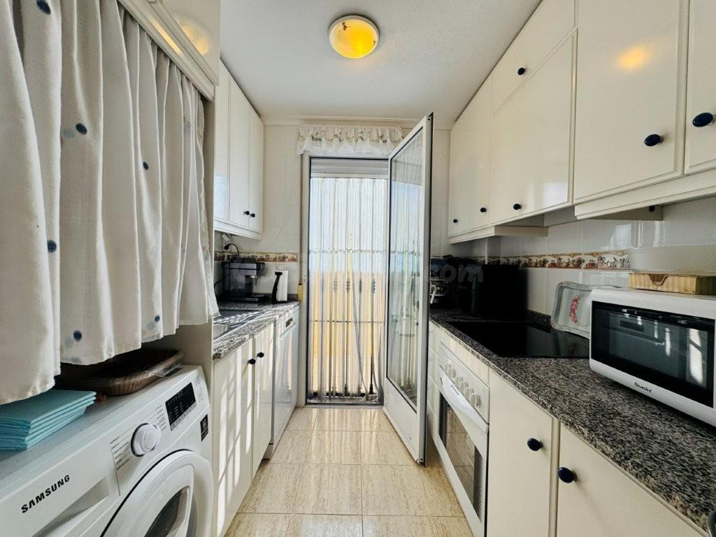 Acogedor Bajo en La Mata con Terraza y Piscina Privada - foto 4
