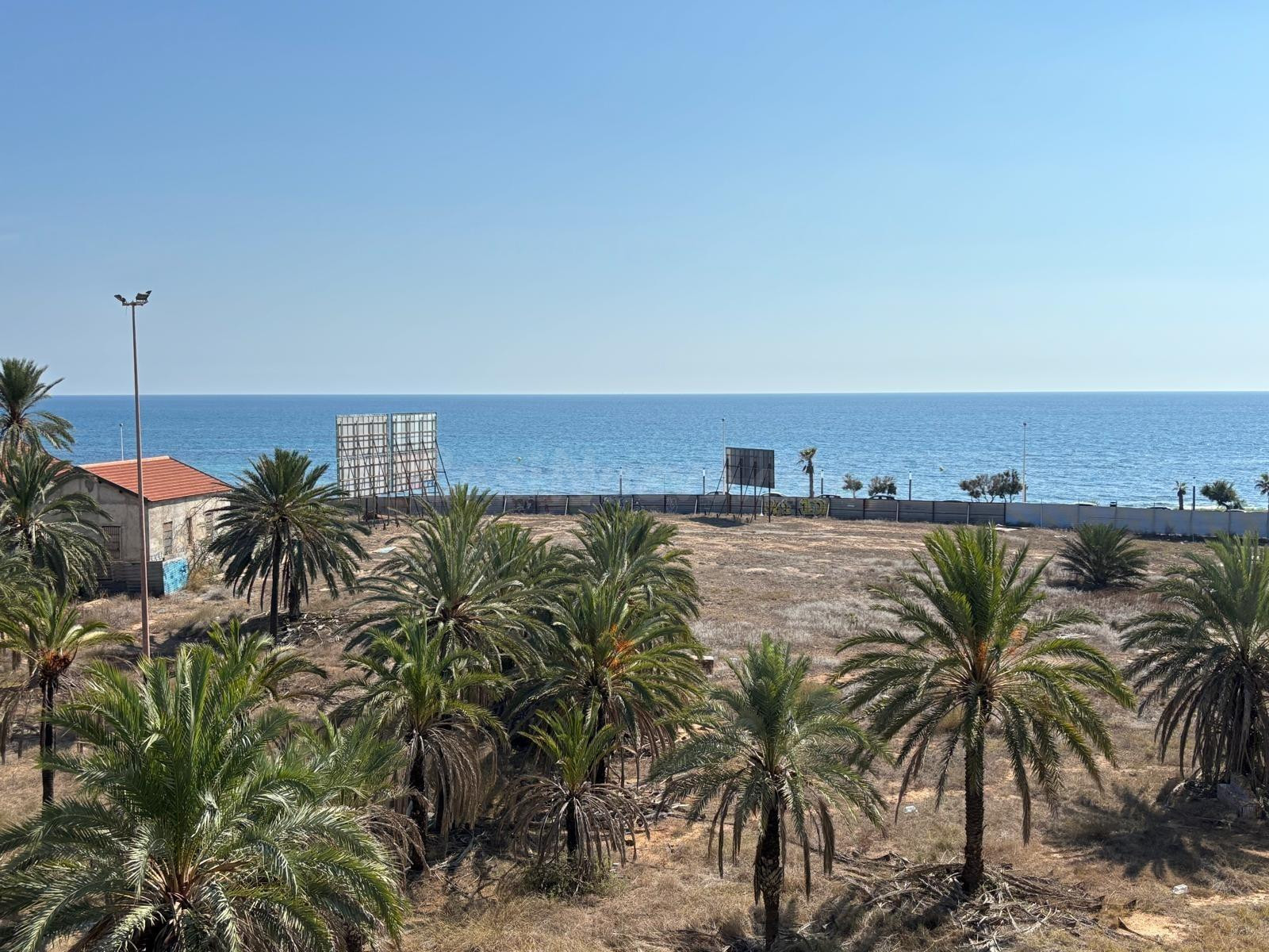 APARTAMENTO CON VISTAS AL MAR EN TORREVIEJA