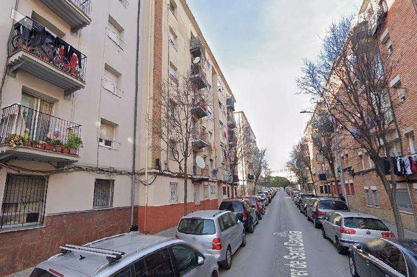 Se vende piso OKUPADO en C/ SANT DAMIA en Terrassa, Barcelona.