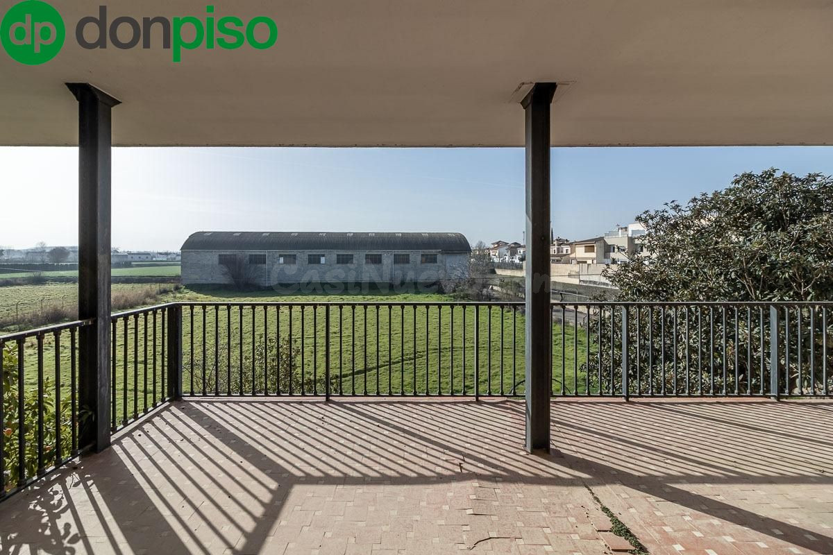 Casa con terreno y nave en Santa Fe - foto 2