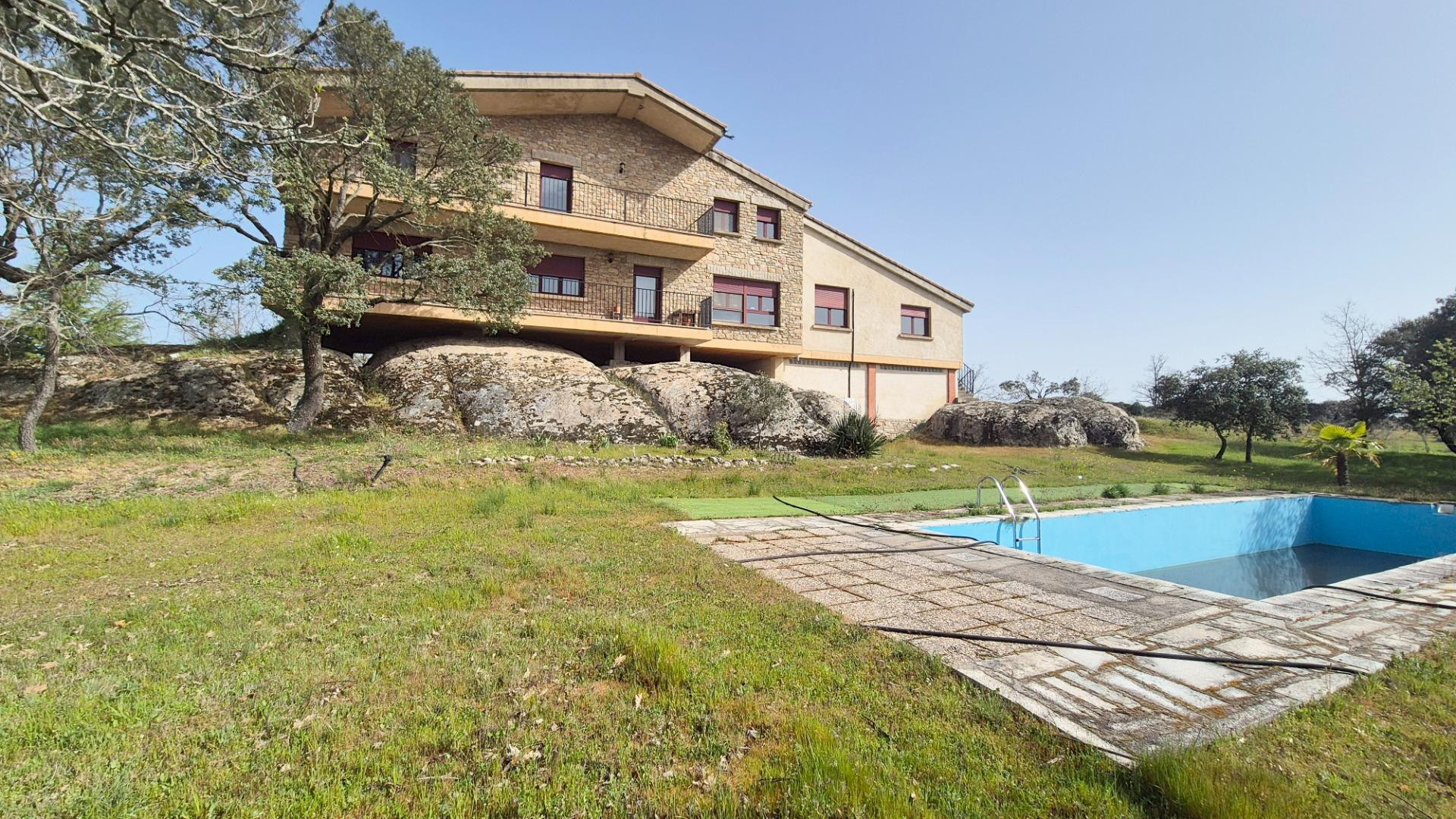 CHALET VENTA CIPÉREZ. Urbis te ofrece un chalet en venta en 