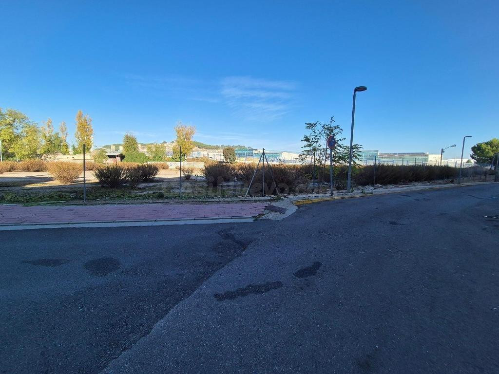 SUELO VENTA ZARATÁN. Urbis te ofrece un solar en venta en Za