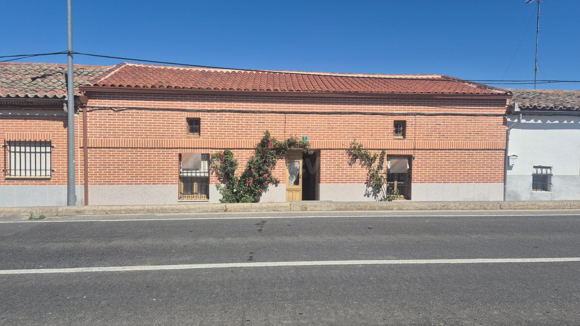 CASA VENTA RASUEROS. Urbis te ofrece dos casas en venta en R