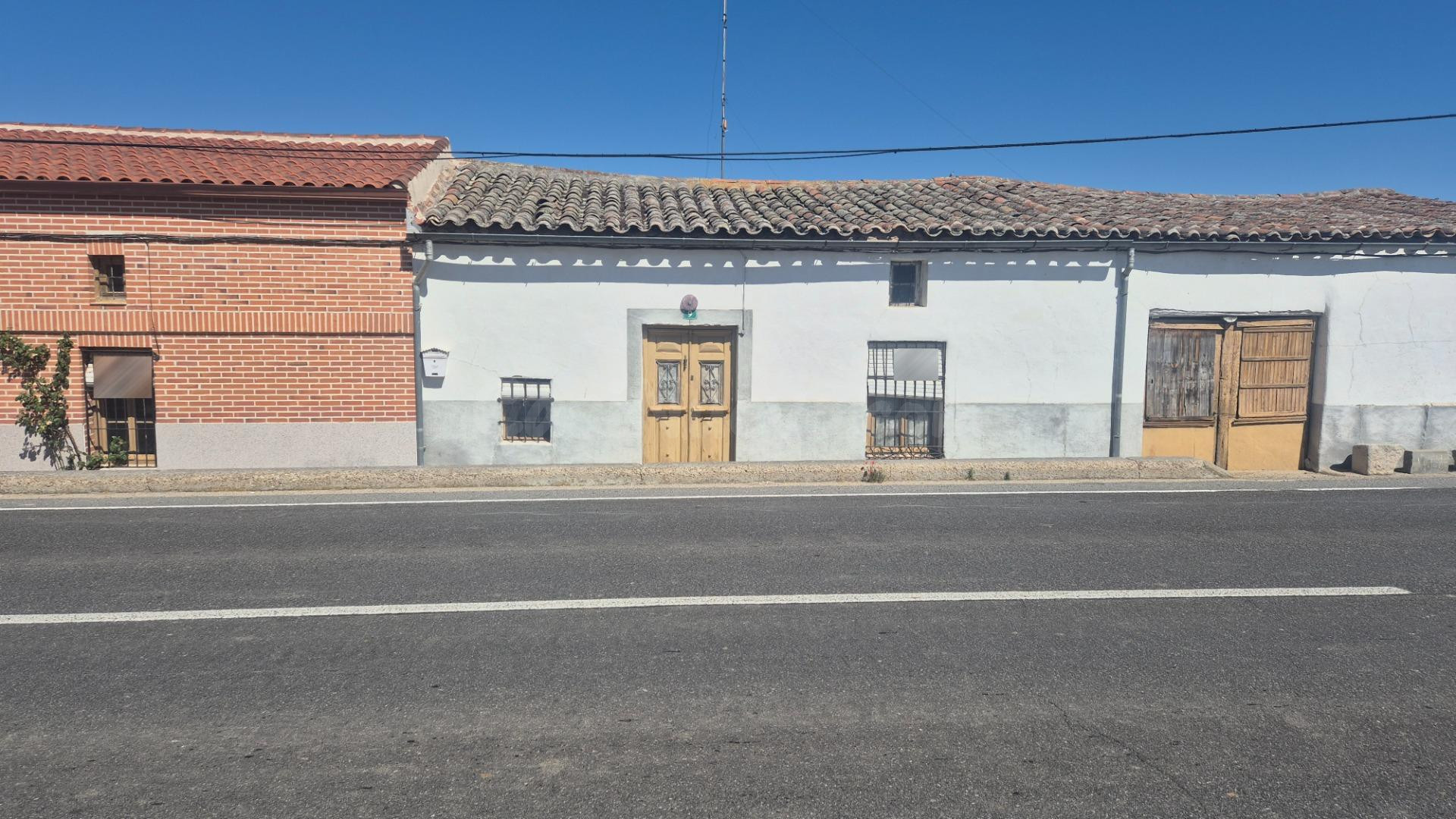 CASA VENTA RASUEROS. Urbis te ofrece dos casas en venta en R - foto 2
