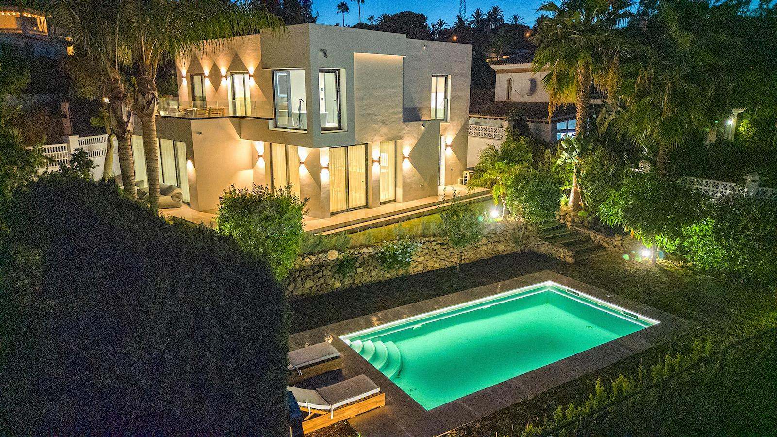 Villa de lujo reformada de 5 dormitorios y 5 baños en Nueva Andalucía, Marbella