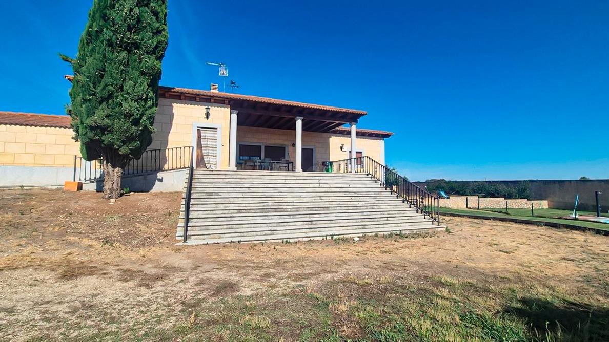 CHALET VENTA LEDESMA. Urbis te ofrece un chalet en venta en  - foto 3