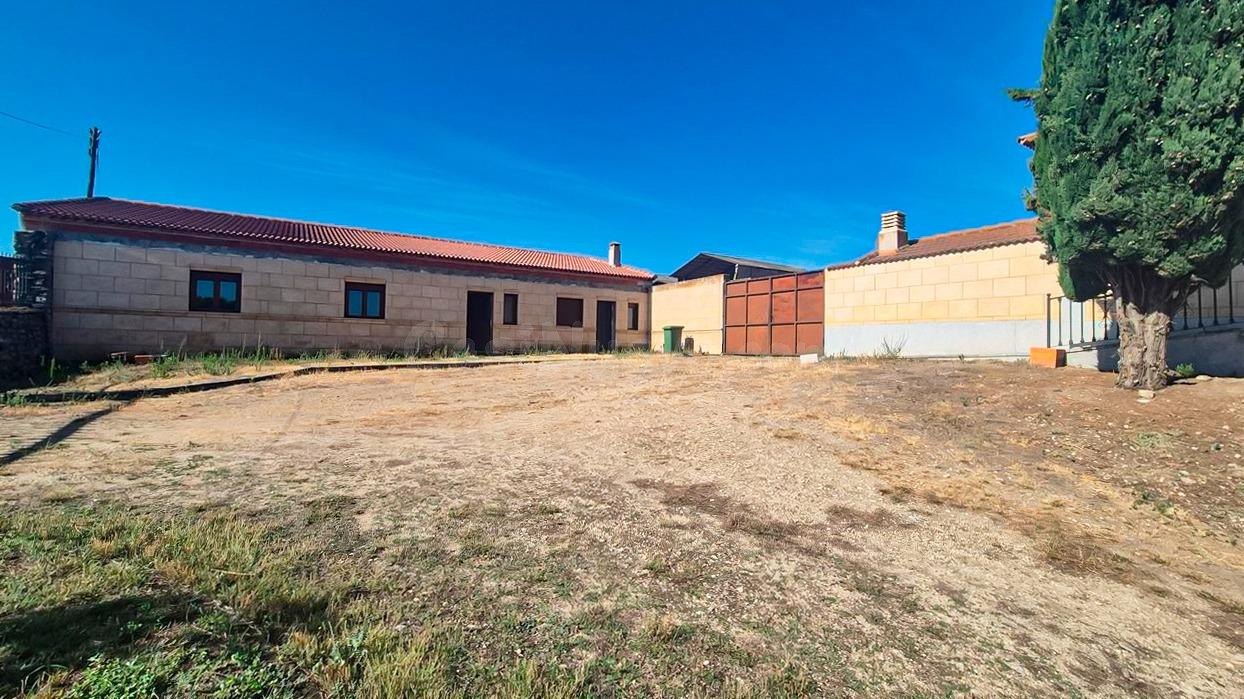 CHALET VENTA LEDESMA. Urbis te ofrece un chalet en venta en  - foto 4