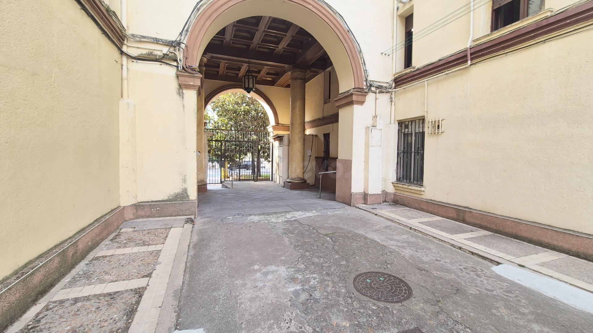 LOCAL EN VENTA EN SAN BERNARDO, SALAMANCA. Urbis  te ofrece 