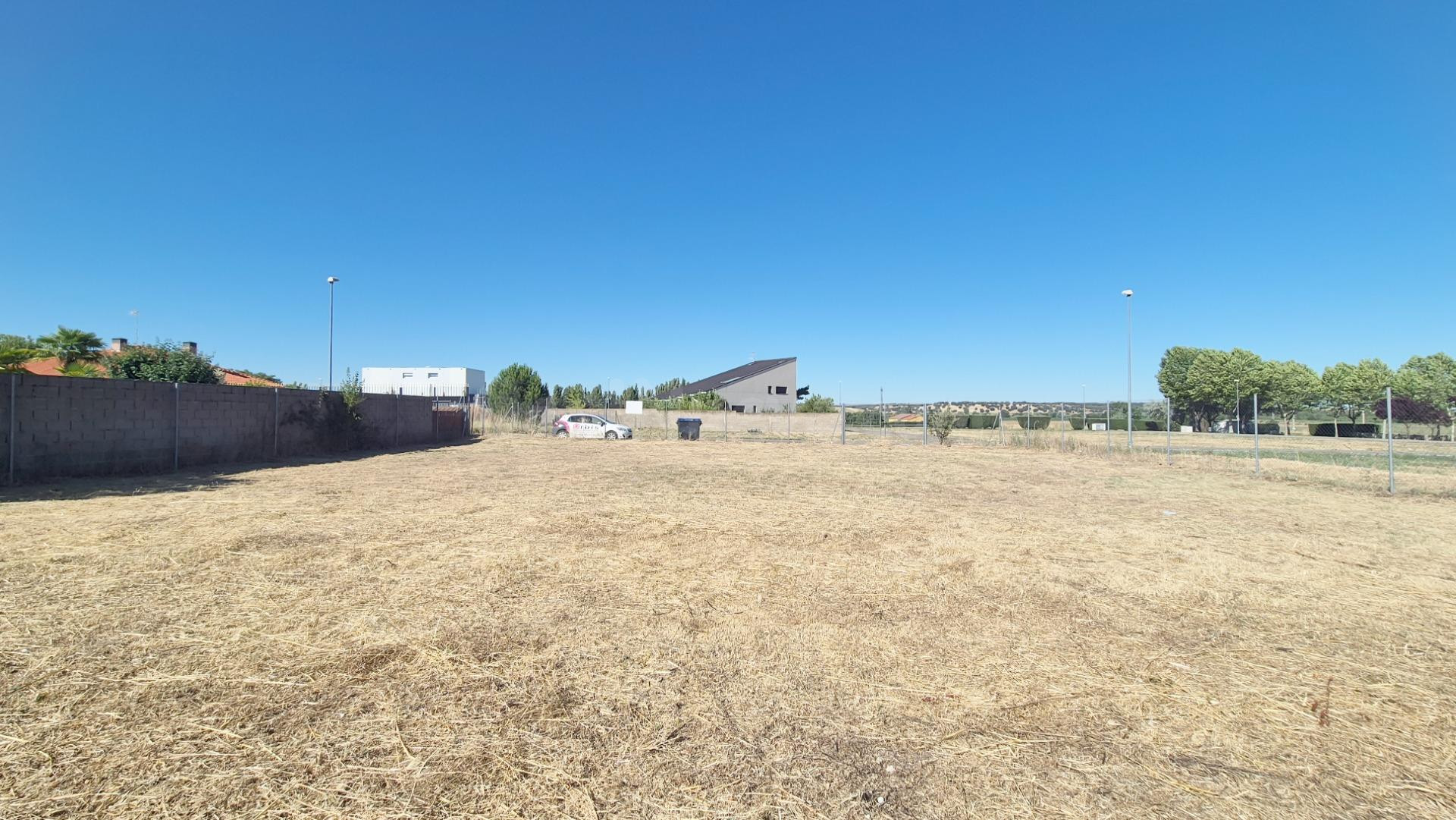 PARCELA EN VENTA EN LOS ALMENDROS, VILLAMAYOR. Urbis Gestión