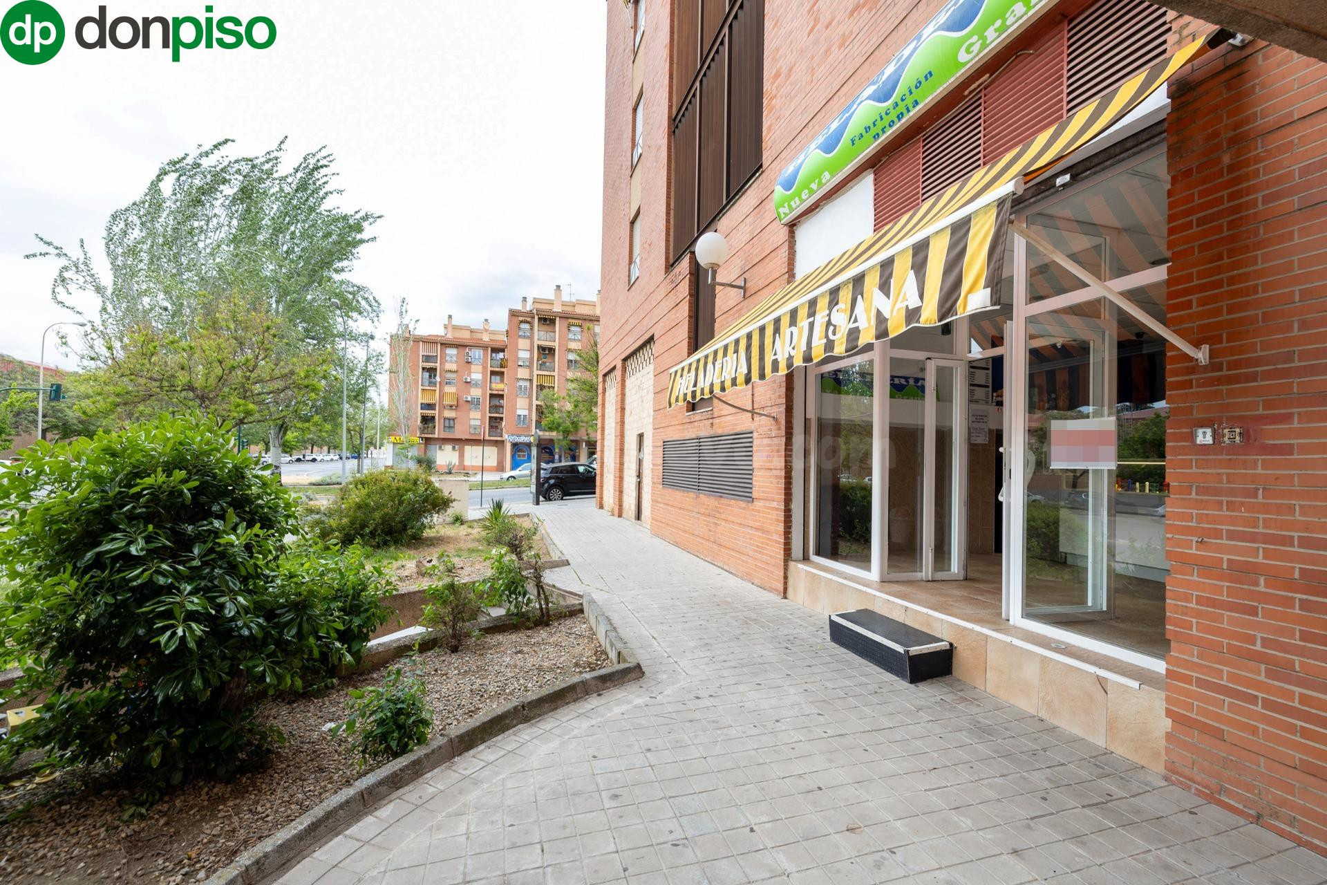 ¡Oportunidad! Se vende local con negocio de heladería en pleno funcionamiento. Parque Nueva Granada