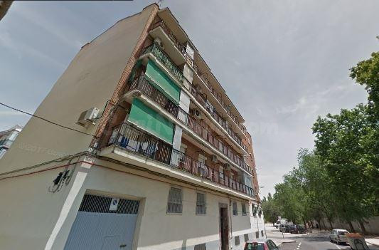 SE VENDE piso OKUPA en C Estroncio 17 de Madrid
