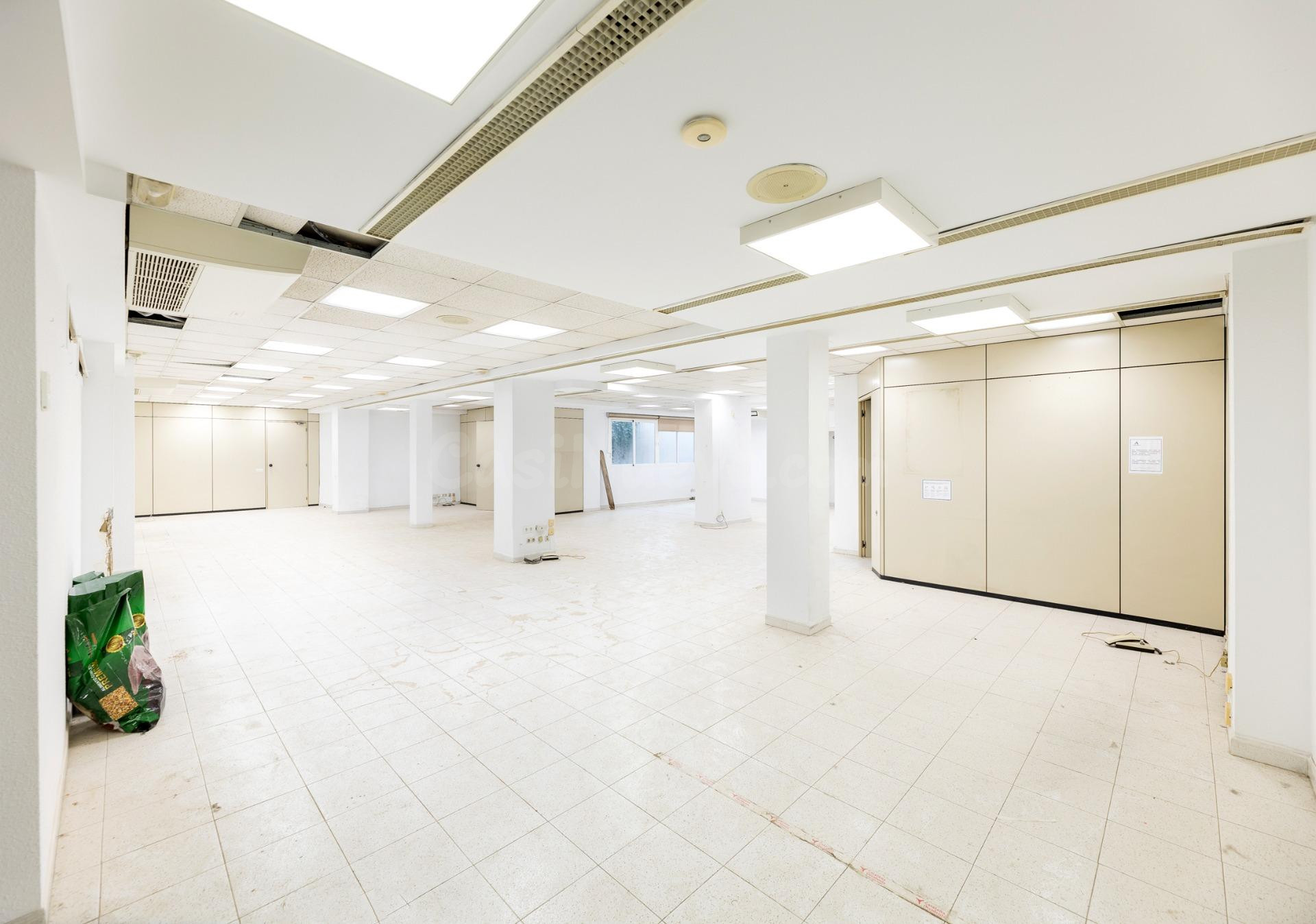 Local 377 m2 en Gran Vía – Centro Granada