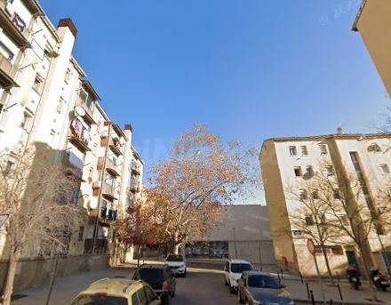 SE VENDE piso OKUPA en C PZ MIL.LENARI 28 de Terrassa, Barcelona.