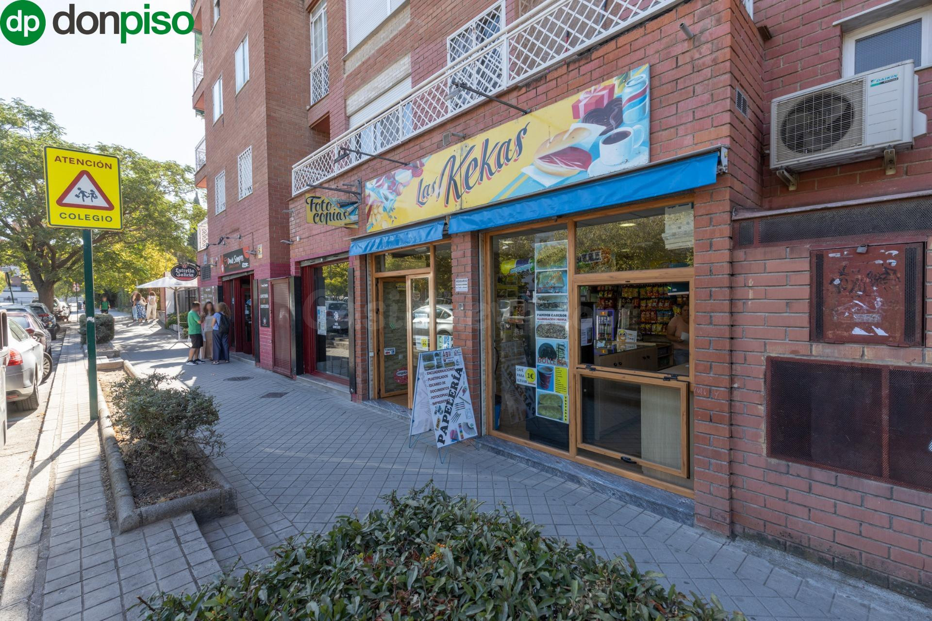 Local en venta junto al Instituto Zaidín Vergeles – Negocio “llave en mano”, listo para empezar