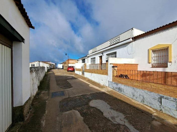 SE VENDE casa adosada OKUPA en C Tahona Fleming 13 de Calañ - foto 3