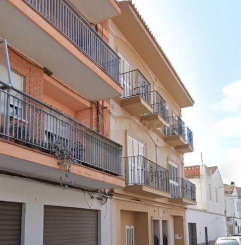 SE VENDE casa adosada OKUPA en Calle Germanes Martinez Nº 37 Puçol (Valencia)