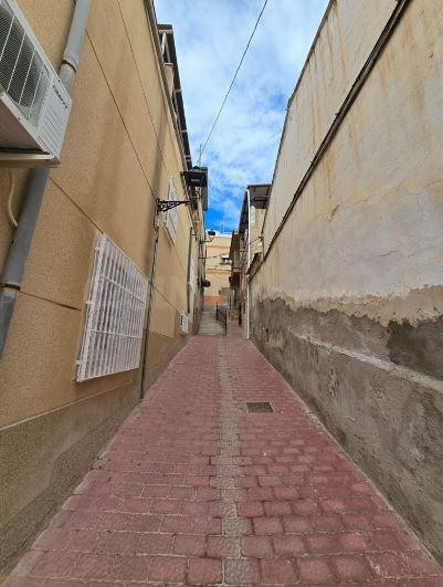 SE VENDE casa  OKUPA en C Rio Sil 4 de Lorca - foto 2