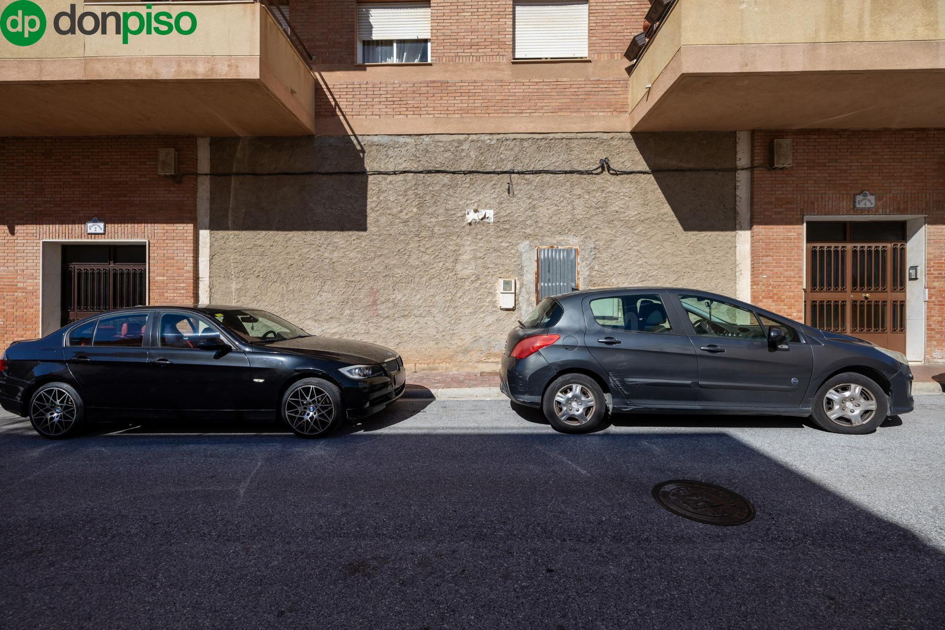 Local comercial  con posibilidad de cambio de uso a vivienda - foto 2