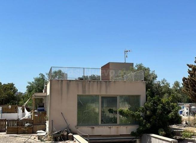 SE VENDE casa OKUPADA en Calle BASALTO-GARROFERAL Nº 19 Alicante/Alacant (Alicante/Alacant)