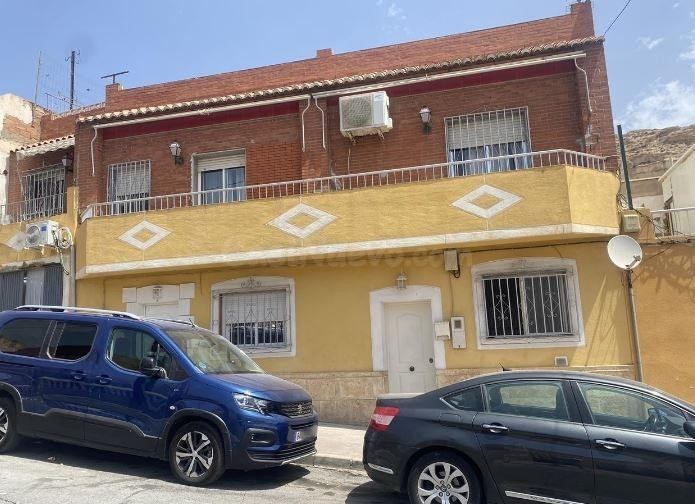SE VENDE piso OKUPA en C RVDA MADRE MARIA MICAELA  56 de Alm