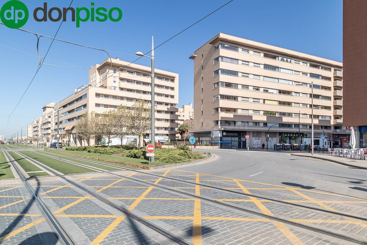Fantástico Local en el Campus de la Salud.