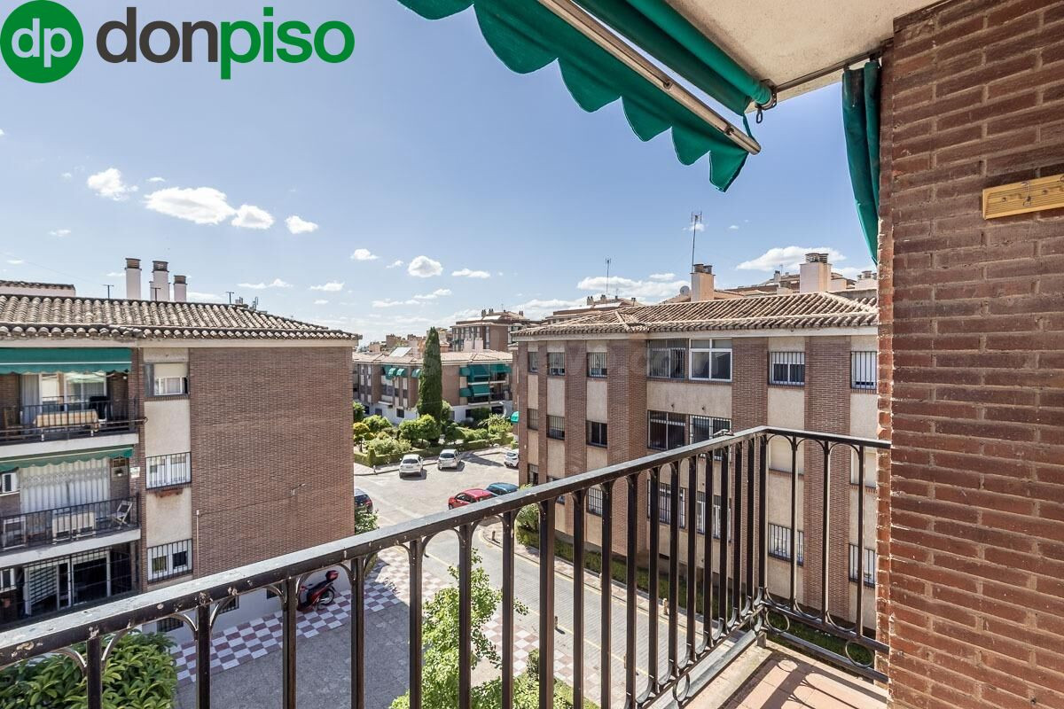 Traumatología (zona). Piso 4 dormitorios, 2 baños. Calefacción central. Plaza de aparcamiento y trastero.