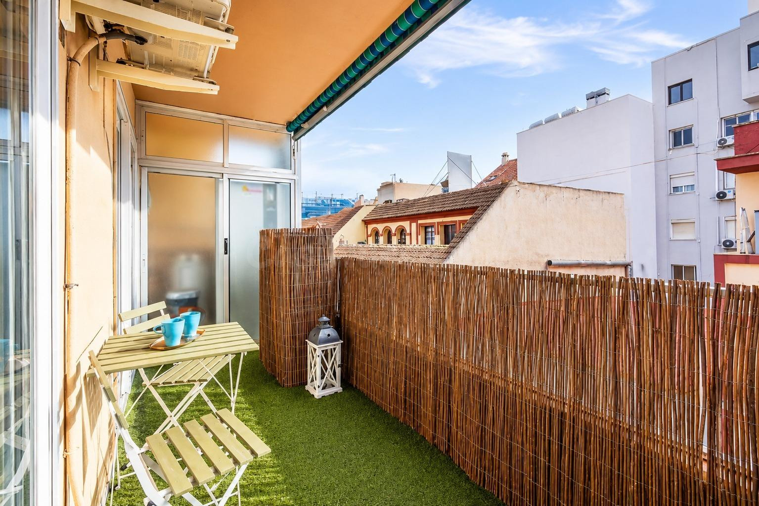 EXCLUSIVA VIVIENDA REFORMADA EN EL CENTRO DE FUENGIROLA CON LICENCIA TURÍSTICA