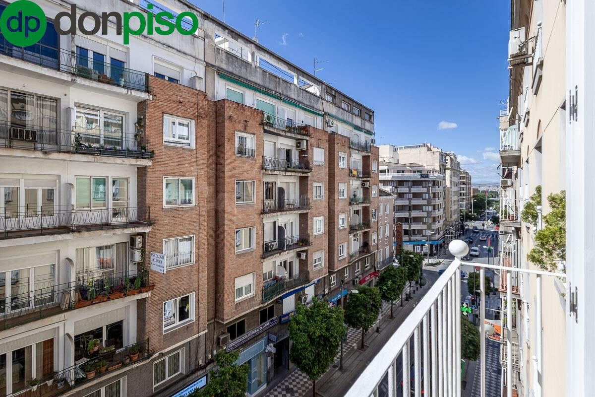 PISO COMPLETAMENTE REFORMADO EN CALLE RECOGIDAS