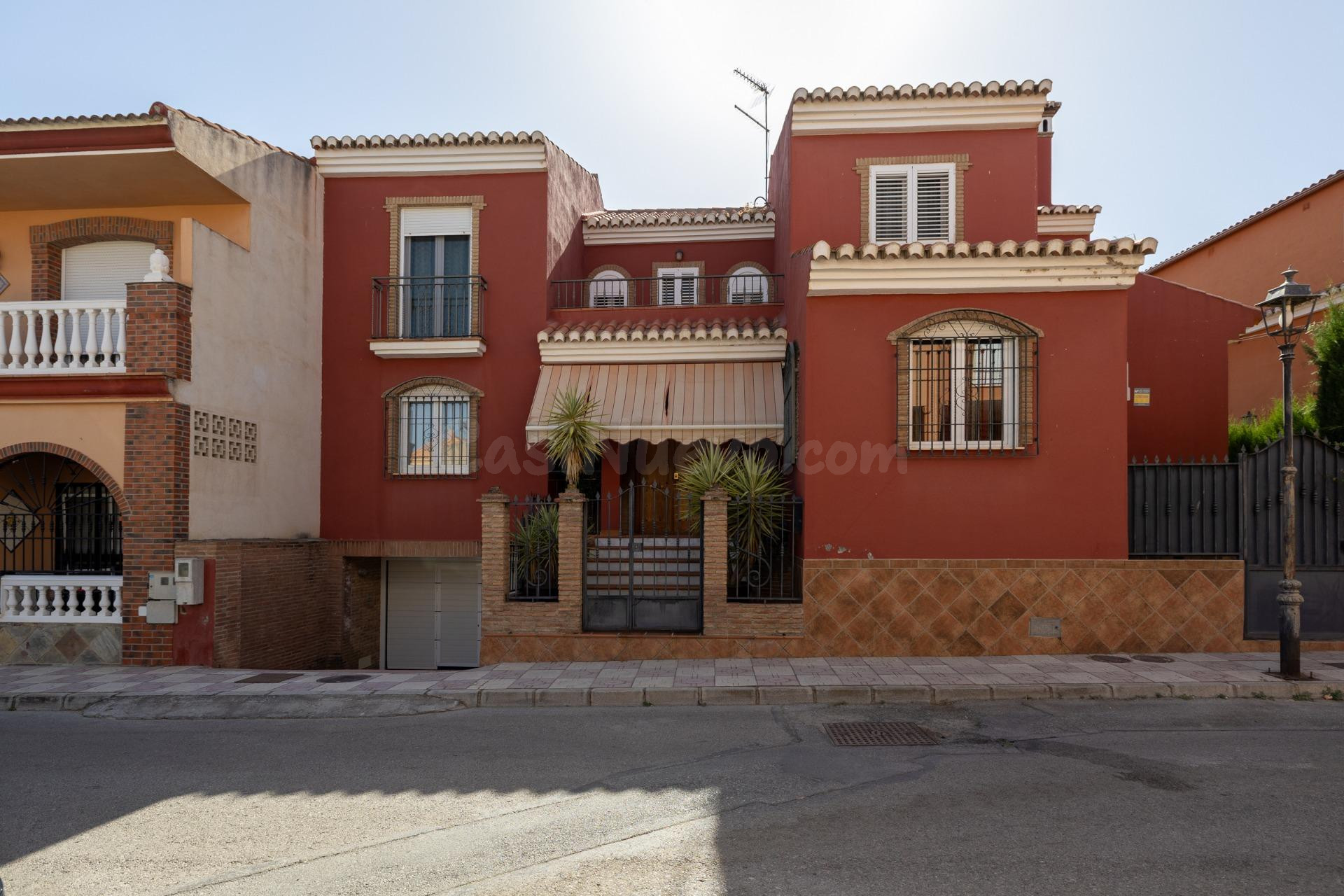 Preciosa casa en Ambroz lista para entrar
