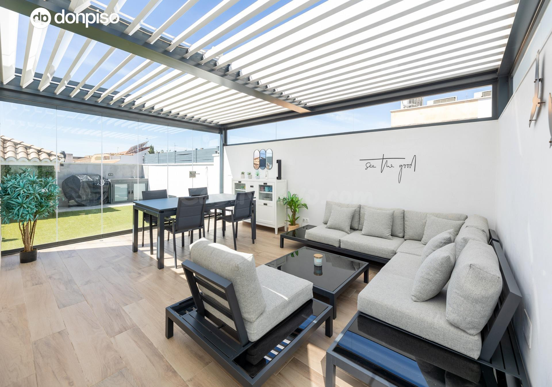 ÁTICO CON PERGOLA BIOCLIMATICA JUNTO AL METRO