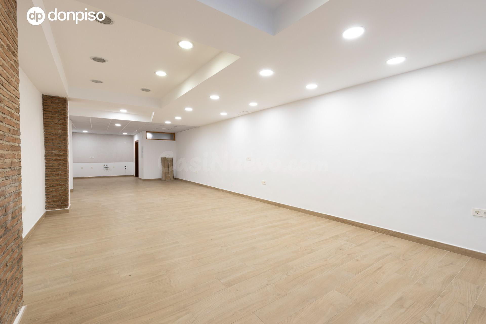 SE VENDE LOCAL TOTALMENTE REFORMADO EN PLENO CENTRO DE GRANADA (ALMONA DE SAN JUAN DE DIOS)