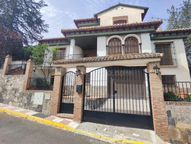 SE VENDE casa  OKUPA en C Cariñena  de Otura