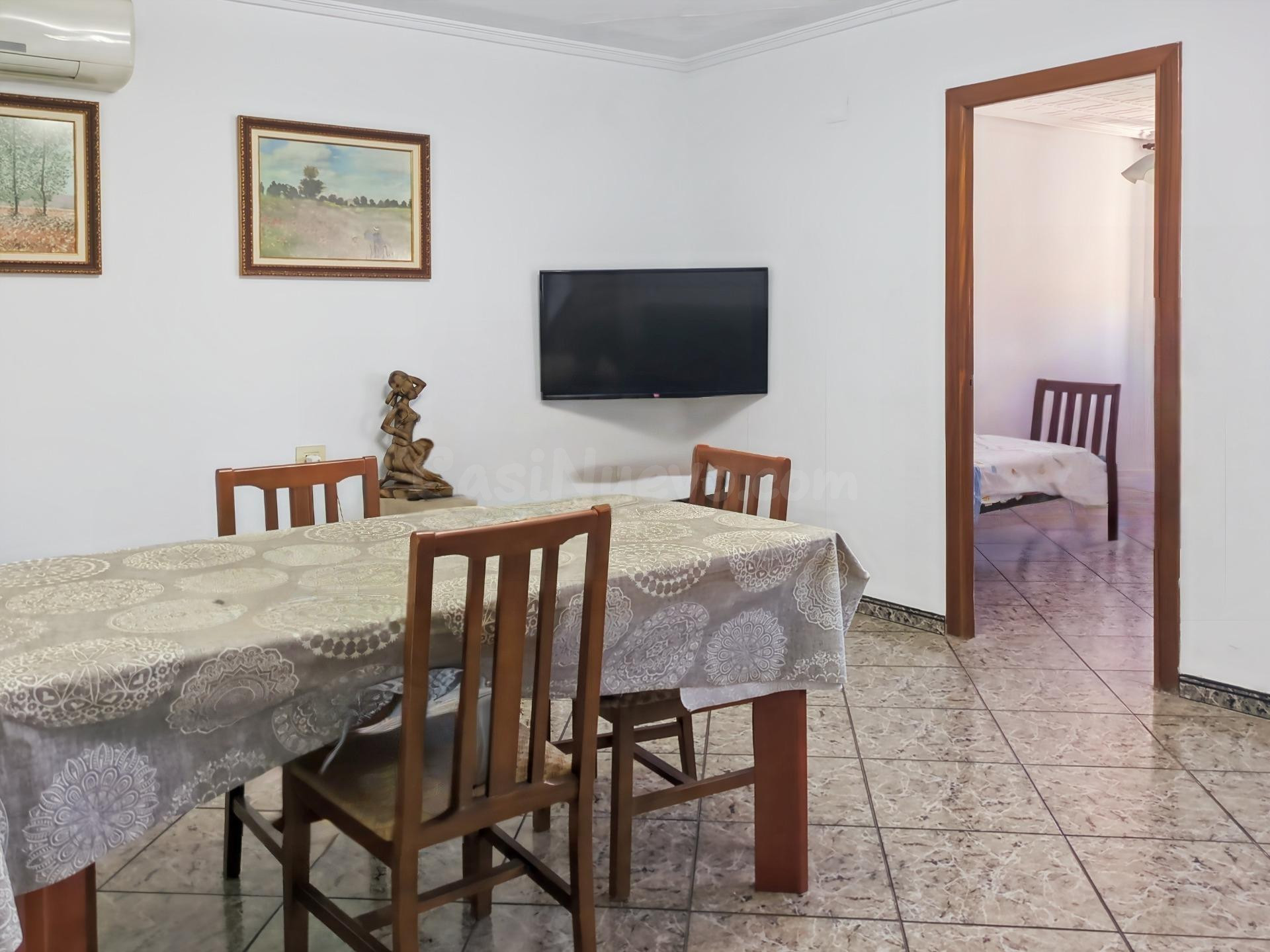 Casa independiente con nave industrial y parcela - foto 4