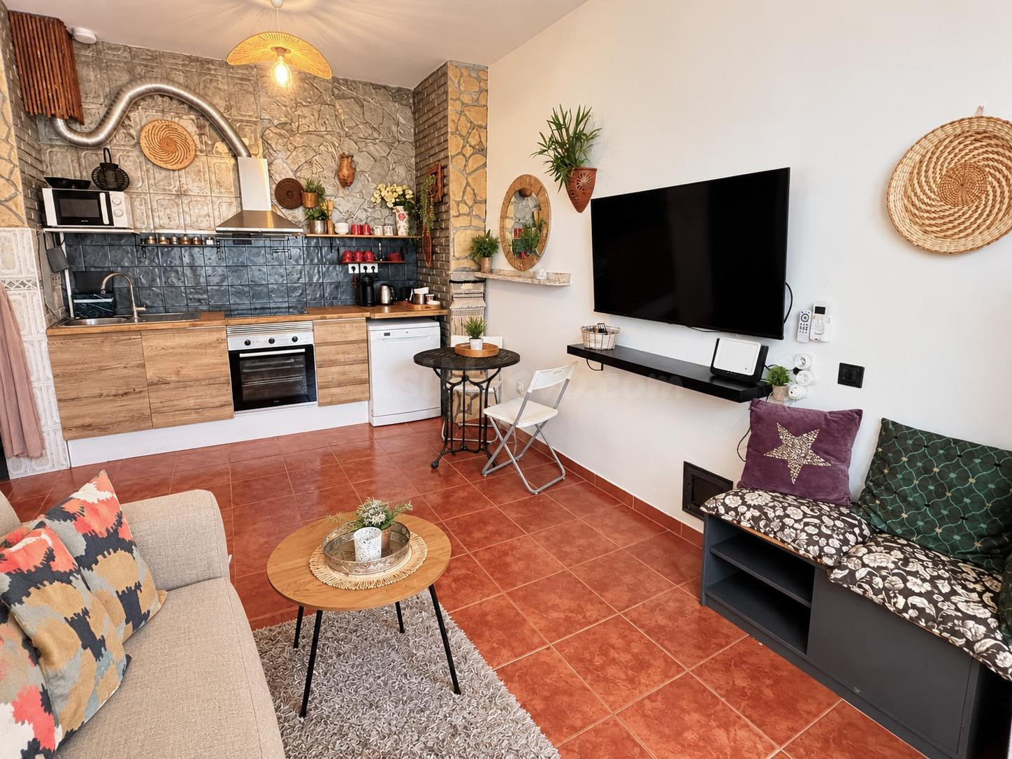 “Apartamento con licencia turística, piscina y jardines a pocos minutos de la playa”